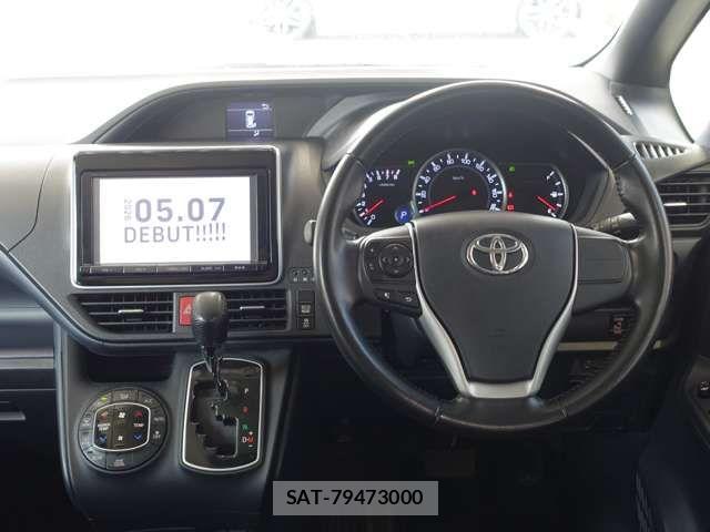 Toyota NOAH 2015-12 7878411-19