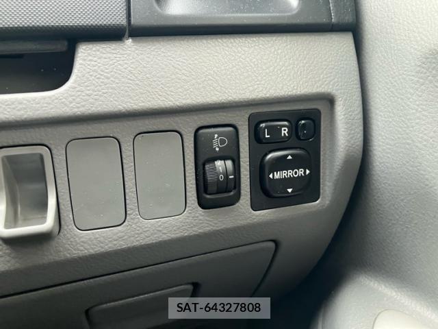 Toyota NOAH 2005-06 7878428-18
