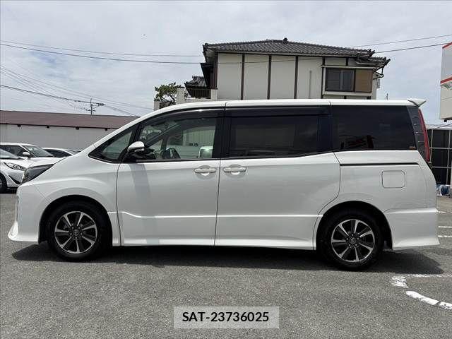 Toyota NOAH 2017-07 7878409-10