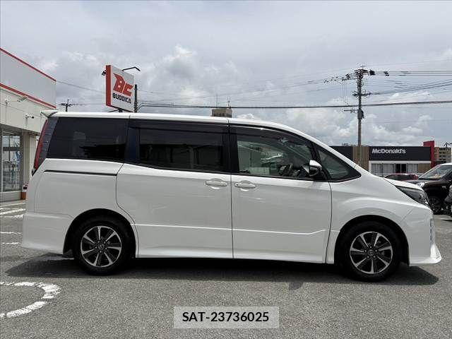 Toyota NOAH 2017-07 7878409-11