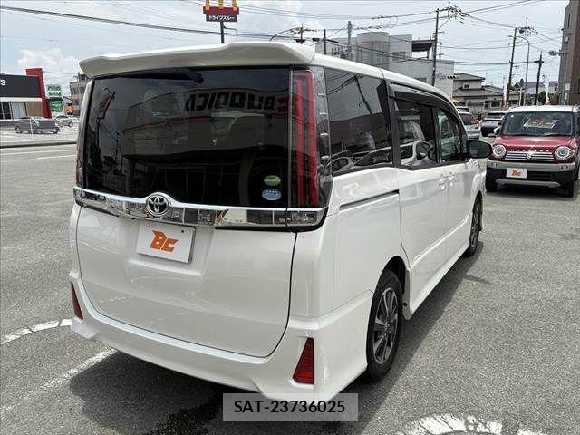 Toyota NOAH 2017-07 7878409-12