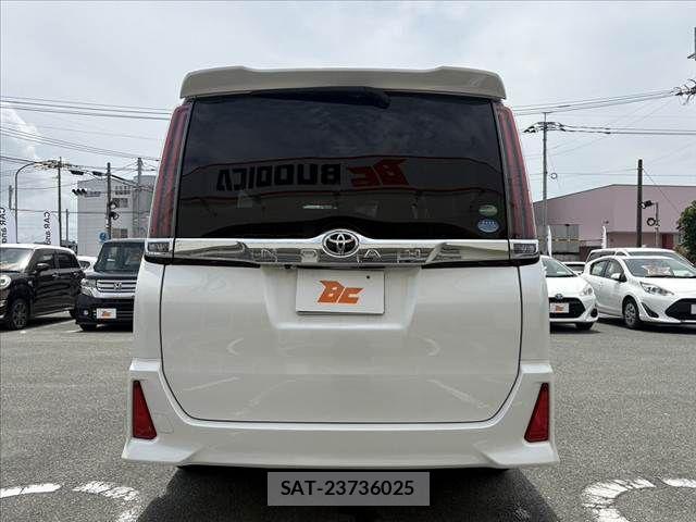 Toyota NOAH 2017-07 7878409-13