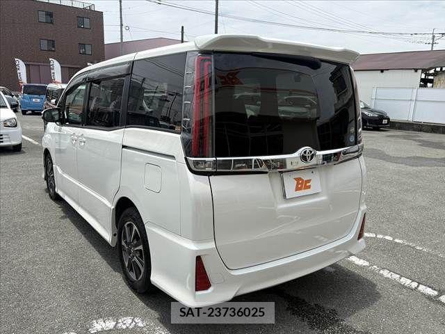 Toyota NOAH 2017-07 7878409-14