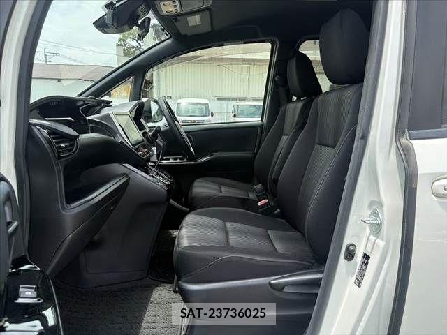 Toyota NOAH 2017-07 7878409-16