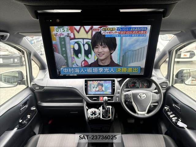 Toyota NOAH 2017-07 7878409-1