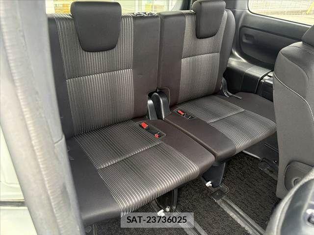 Toyota NOAH 2017-07 7878409-19