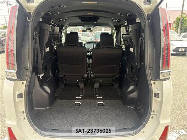 Toyota NOAH 2017-07 7878409-21