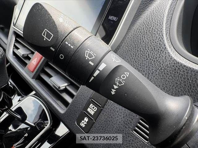 Toyota NOAH 2017-07 7878409-29