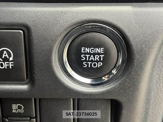 Toyota NOAH 2017-07 7878409-5