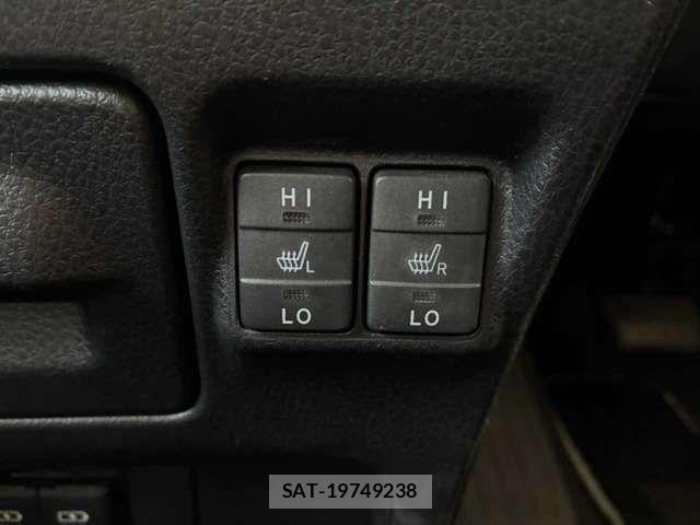 Toyota NOAH 2020-04 7878400-12