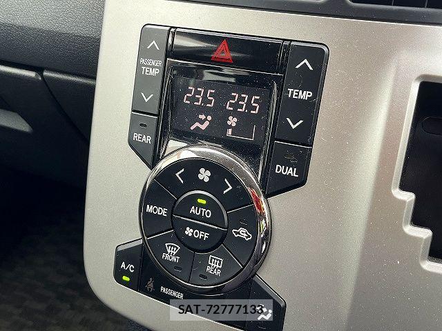 Toyota NOAH 2013-03 7878414-14
