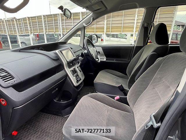 Toyota NOAH 2013-03 7878414-18
