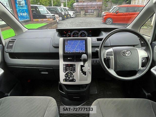Toyota NOAH 2013-03 7878414-1