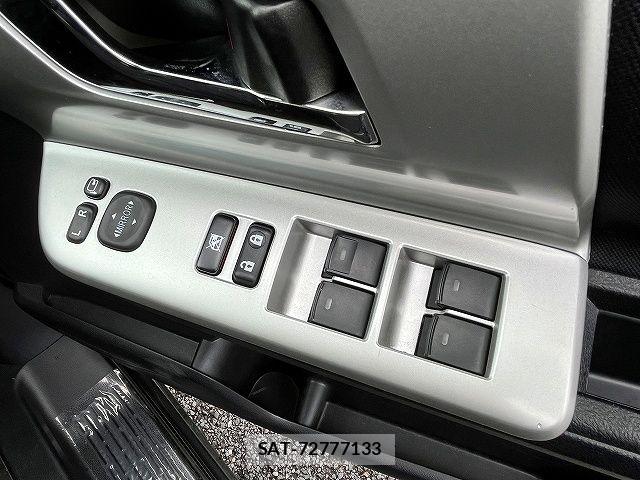 Toyota NOAH 2013-03 7878414-21