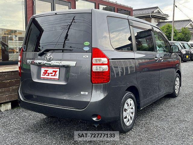 Toyota NOAH 2013-03 7878414-2