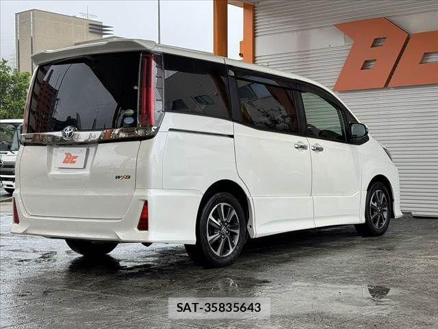 Toyota NOAH 2018-10 7878407-12