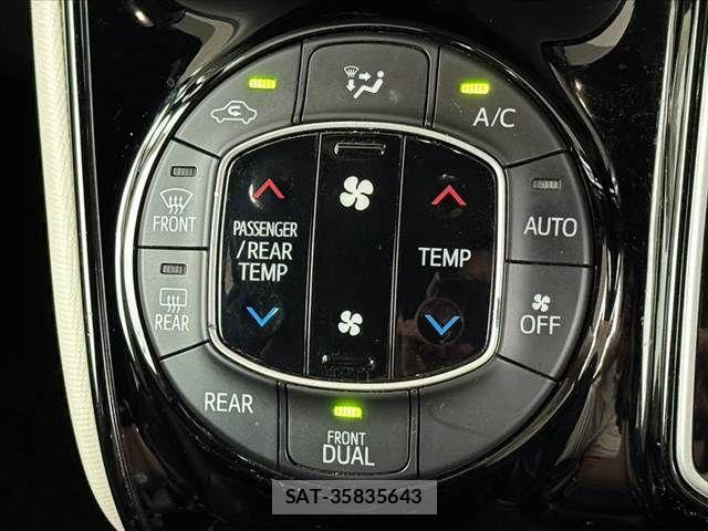 Toyota NOAH 2018-10 7878407-4