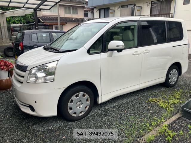 Toyota NOAH 2009-10 7878430-1