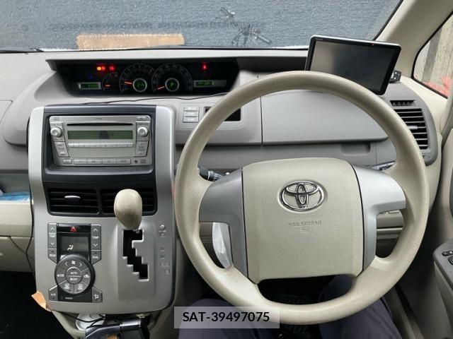 Toyota NOAH 2009-10 7878430-20