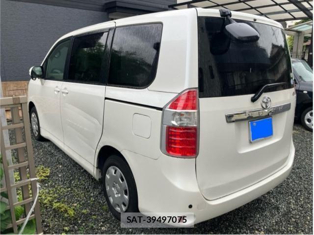 Toyota NOAH 2009-10 7878430-2