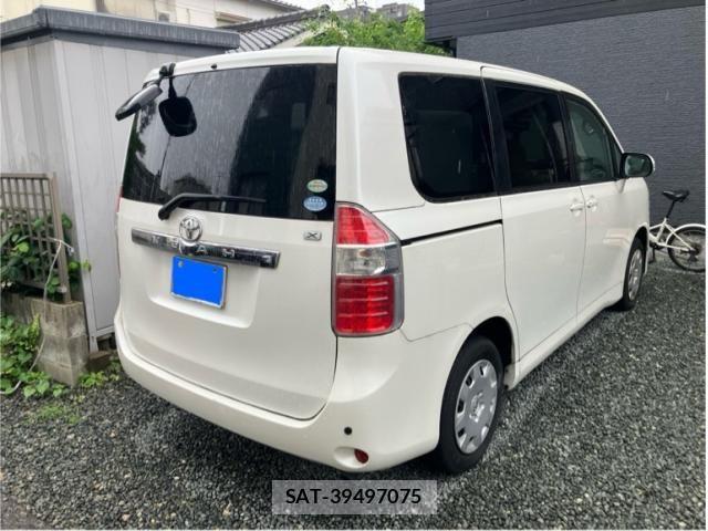 Toyota NOAH 2009-10 7878430-3
