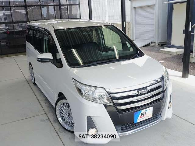 Toyota NOAH 2014-12 7878408-12