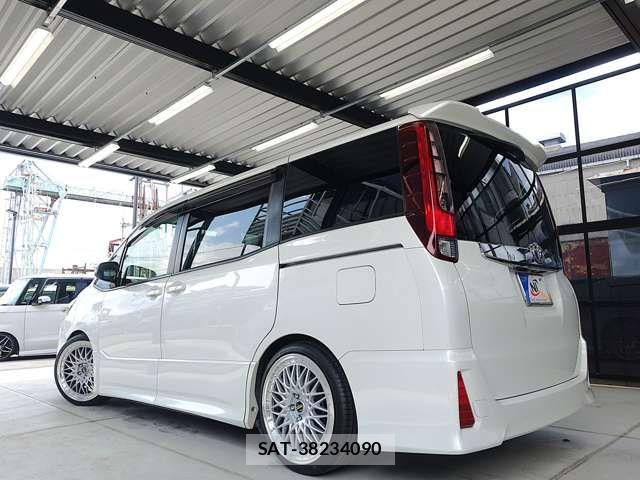Toyota NOAH 2014-12 7878408-14