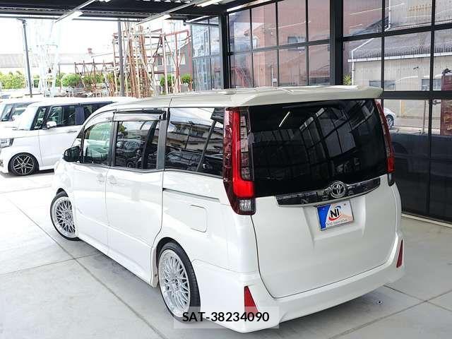 Toyota NOAH 2014-12 7878408-15