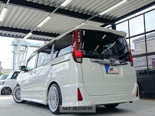 Toyota NOAH 2014-12 7878408-16