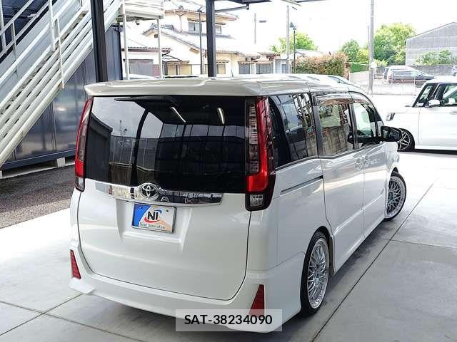Toyota NOAH 2014-12 7878408-7