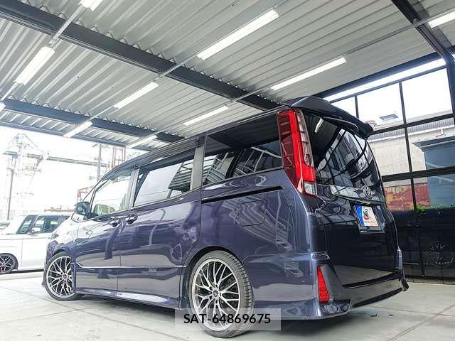 Toyota NOAH 2015-12 7878412-14