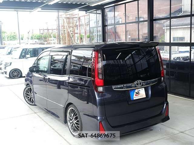 Toyota NOAH 2015-12 7878412-15
