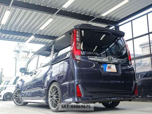 Toyota NOAH 2015-12 7878412-16