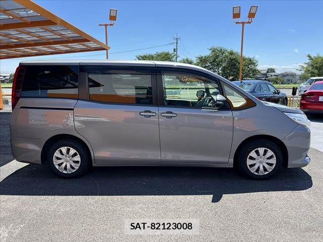 Toyota NOAH 2016-03 7878413-11