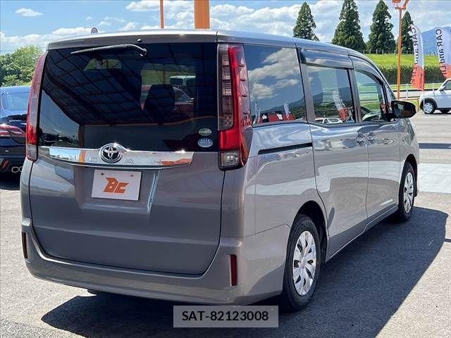 Toyota NOAH 2016-03 7878413-12
