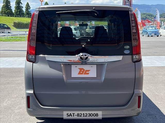 Toyota NOAH 2016-03 7878413-13