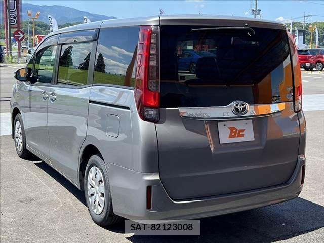 Toyota NOAH 2016-03 7878413-14