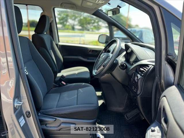 Toyota NOAH 2016-03 7878413-15