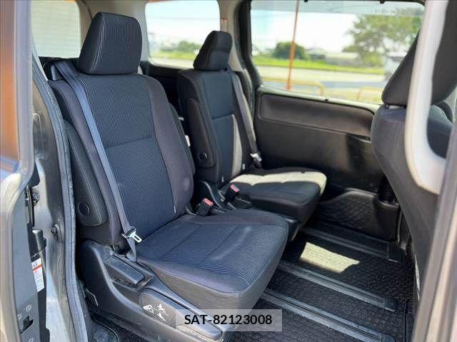 Toyota NOAH 2016-03 7878413-17