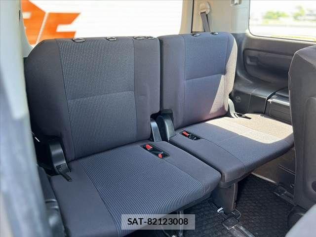 Toyota NOAH 2016-03 7878413-21