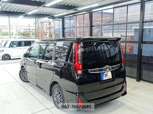 Toyota NOAH 2015-12 7878410-15