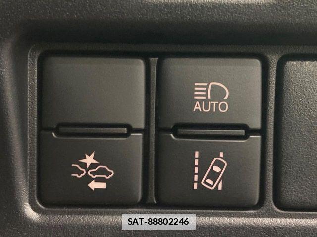Toyota NOAH 2021-12 7878399-5