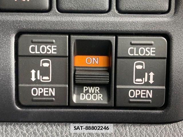 Toyota NOAH 2021-12 7878399-6