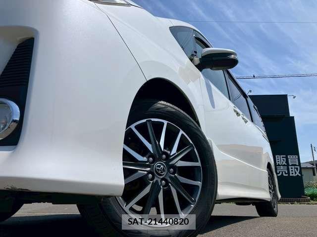 Toyota NOAH 2015-01 7903139-15