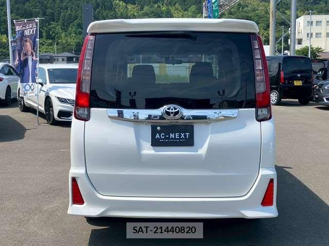 Toyota NOAH 2015-01 7903139-18