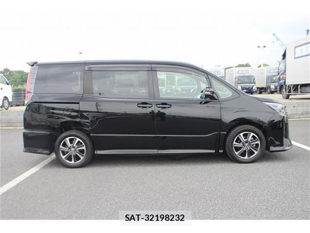 Toyota NOAH 2018-06 7903137-14