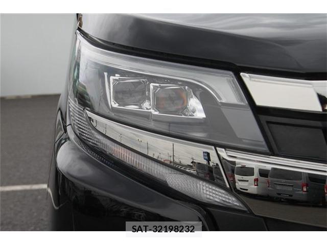 Toyota NOAH 2018-06 7903137-22