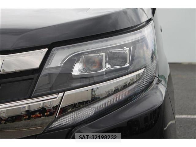 Toyota NOAH 2018-06 7903137-25