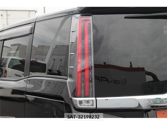 Toyota NOAH 2018-06 7903137-27