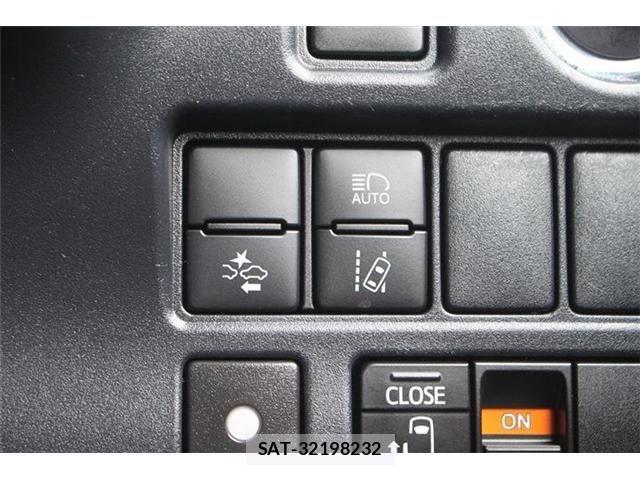 Toyota NOAH 2018-06 7903137-6